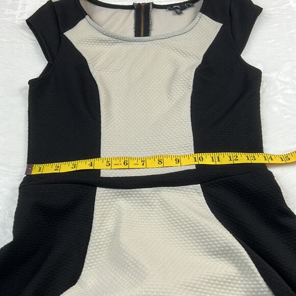 Sequin Hearts black and cream color block fit and flare dress, size 9 - Picture 6 of 9